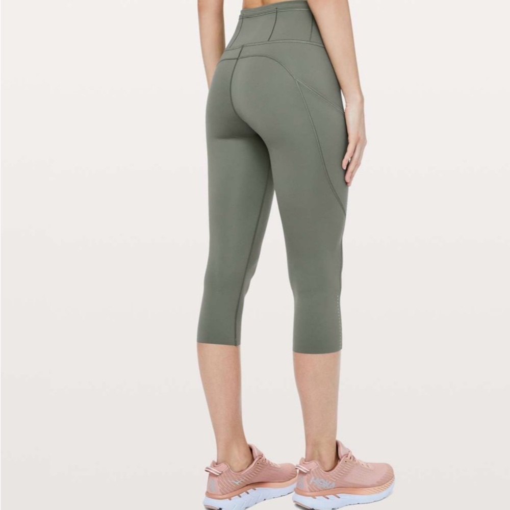 Lululemon Fast & Free Crop II *Nulux 19"
Grey Sage